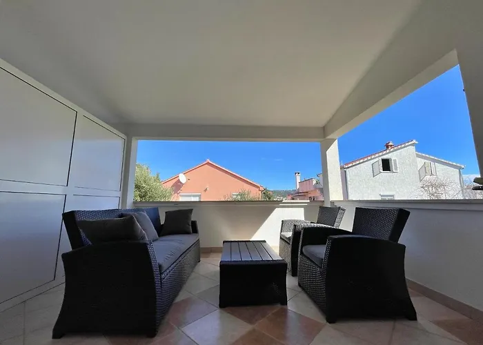 Ursula * 特罗吉尔